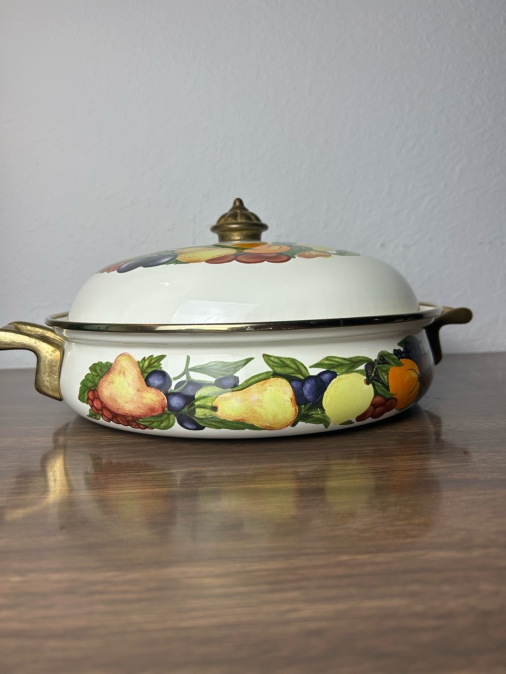 vintage Regency Club enamelware casserole dish dutch oven